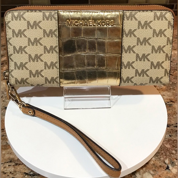 Michael Kors Gold Croc Embossed Signature Large Zip Around Wallet/Wristlet ๐ฅ - Picture 14 of 17